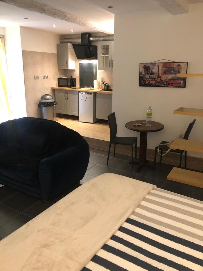 Studio Centre Ville Proche Gare Avec Cour Privee Carcassonne Exteriör bild